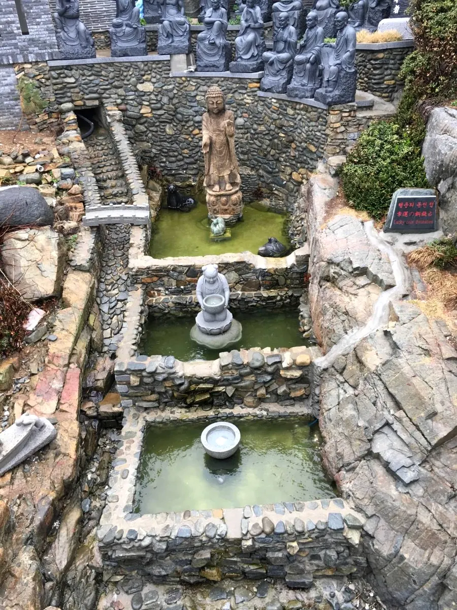 石組みの水庭